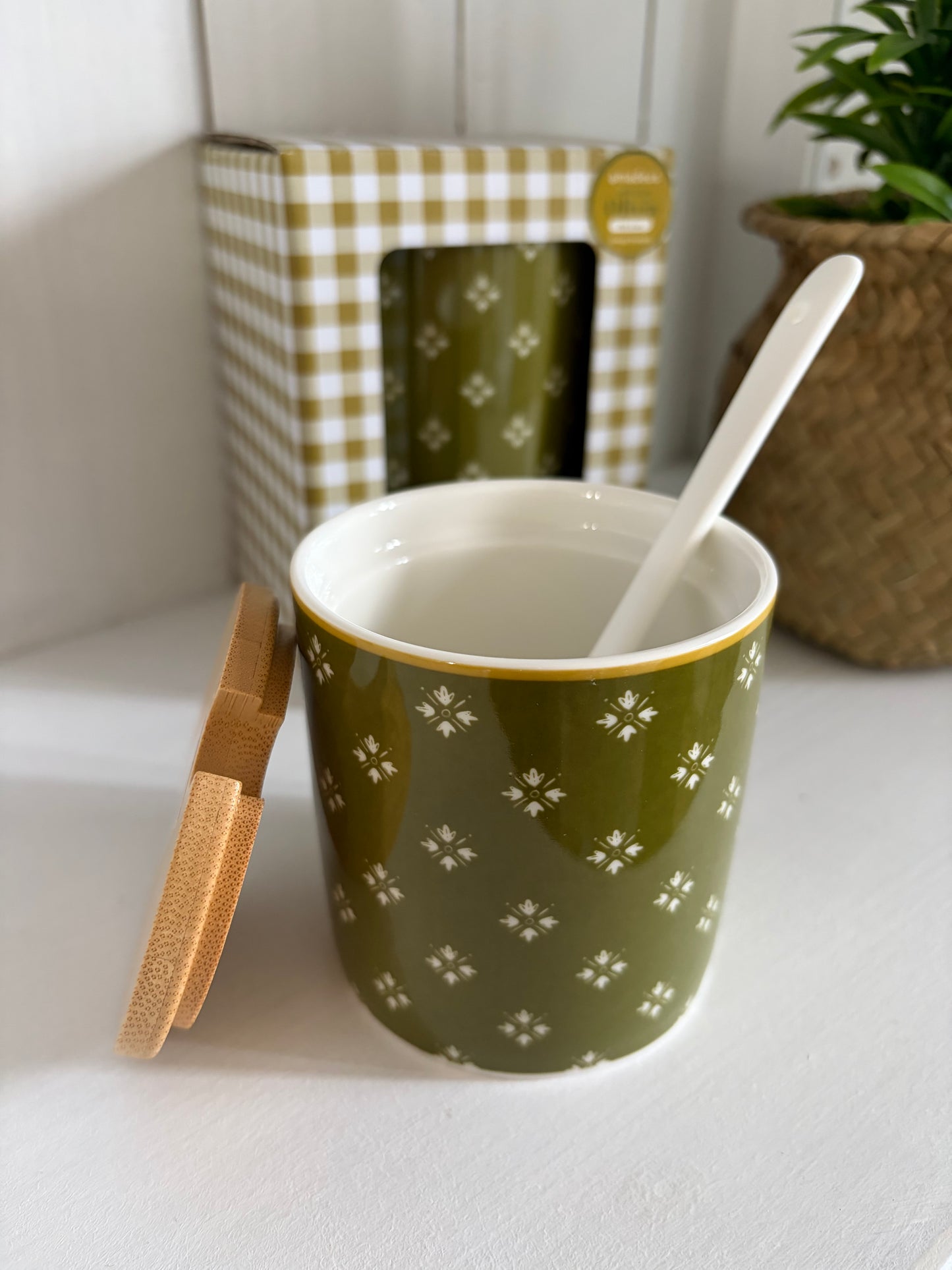 Salt shaker + OLIVIA spoon